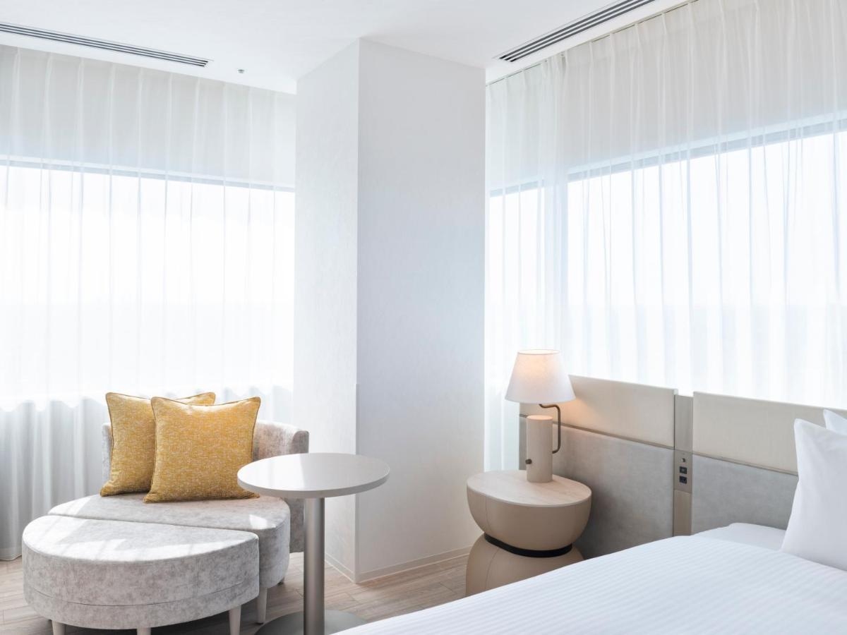 Mitsui Garden Hotel Yokohama Minatomirai Premier Экстерьер фото A bedroom at the hotel