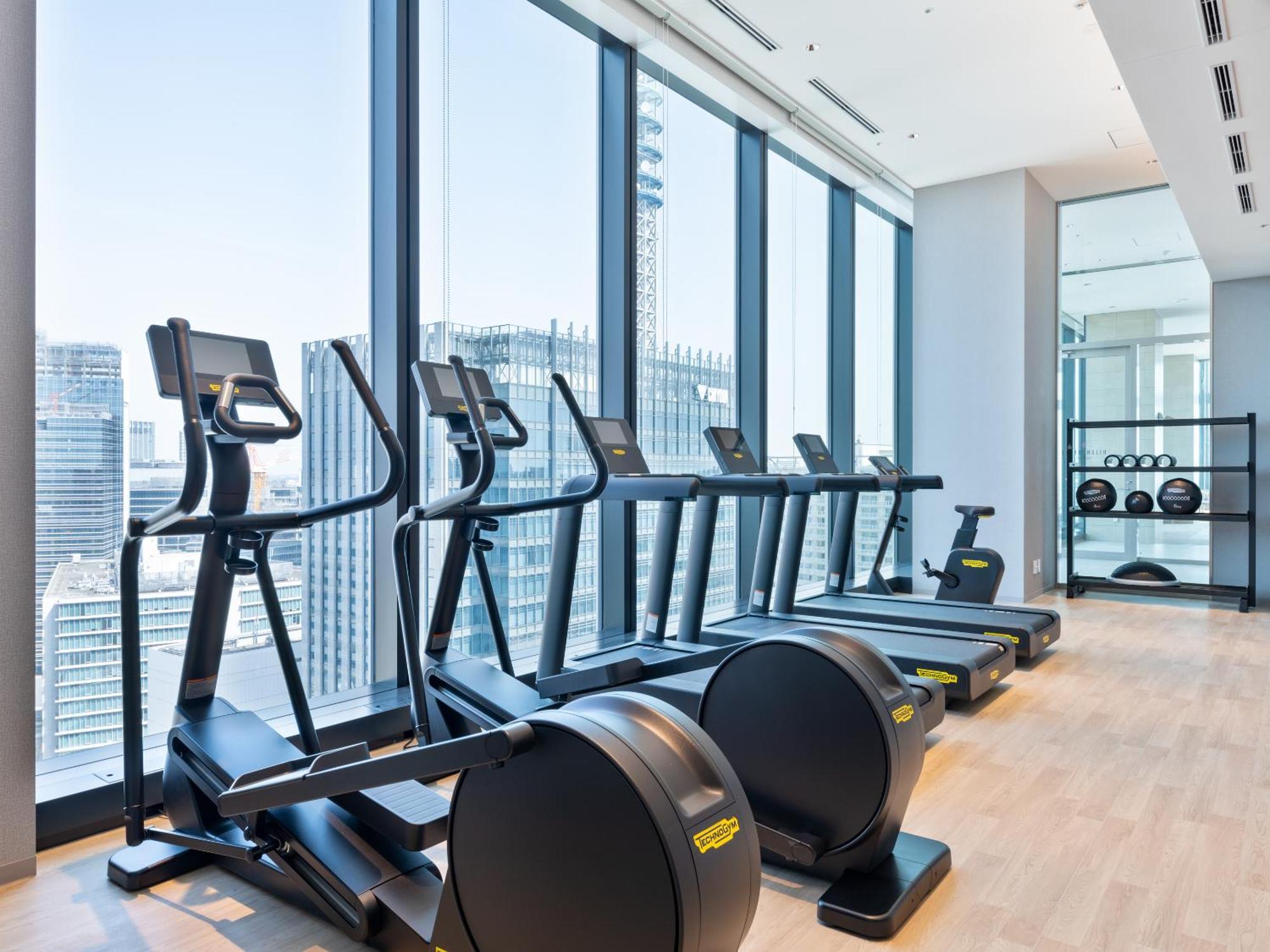 Mitsui Garden Hotel Yokohama Minatomirai Premier Экстерьер фото The gym at the 108