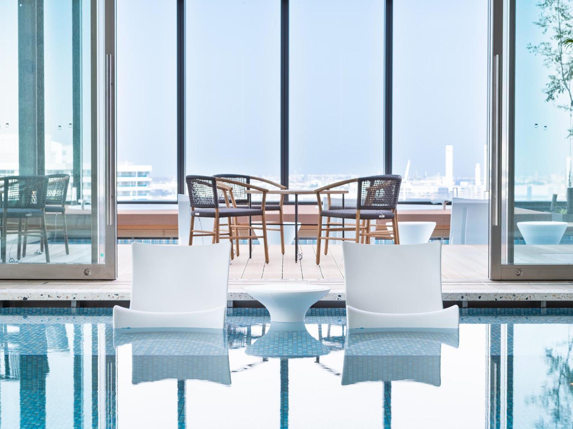 Mitsui Garden Hotel Yokohama Minatomirai Premier Экстерьер фото The Sky Pool