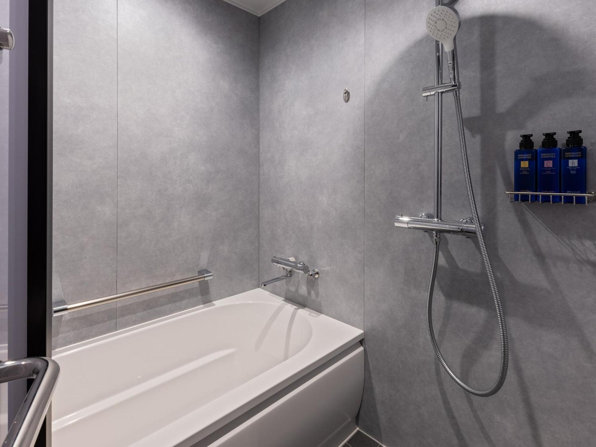 Mitsui Garden Hotel Yokohama Minatomirai Premier Экстерьер фото A shower bath