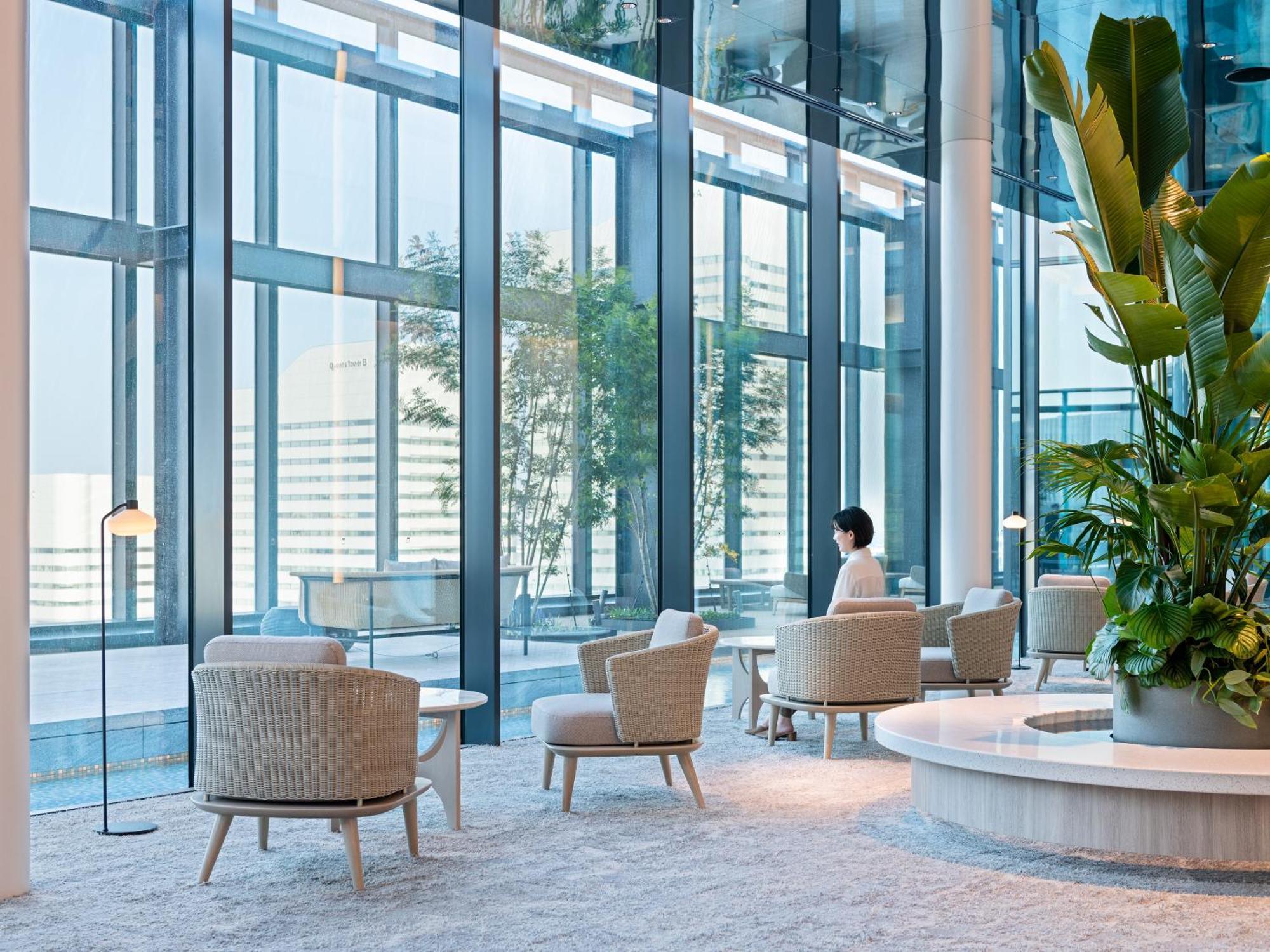 Mitsui Garden Hotel Yokohama Minatomirai Premier Экстерьер фото The interior of the lounge